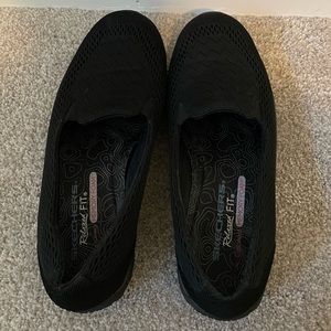 Sketchers relaxed fit memory foam shoe